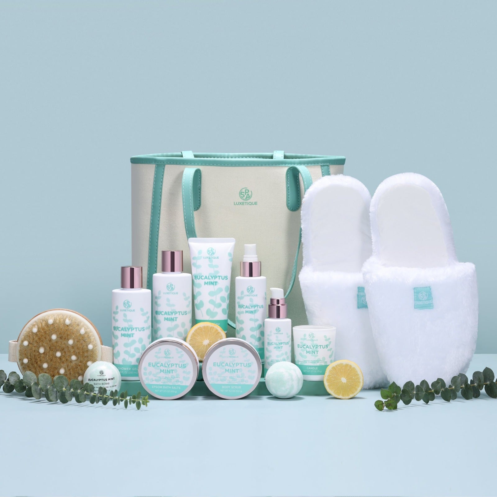12pcs Gift Bags Eucalyptus Mint Gift Set. Treat your loved one to a rejuvenating spa day with our dedicated gift set, perfect for special moments. Indulge in the cooling eucalyptus & mint blend with shower gel, body scrub, oil, brush & more. Infused with natural ingredients for refreshed skin. Top notes of eucalyptus, spearmint & mint, middle notes of lily, base notes of amber wood. Comes with a versatile exquisite bag for any occasion like Valentine's Day, Spring and Birthday.